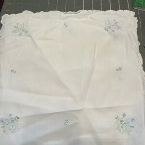 Elegant six white appliquéd place mats